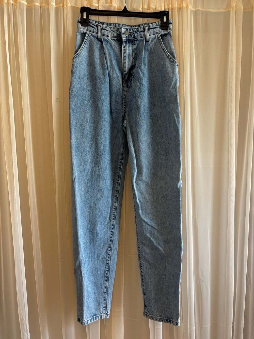 Nasty Gal Collection Light Wash High-Waisted Pleated Mom Jeans US 2